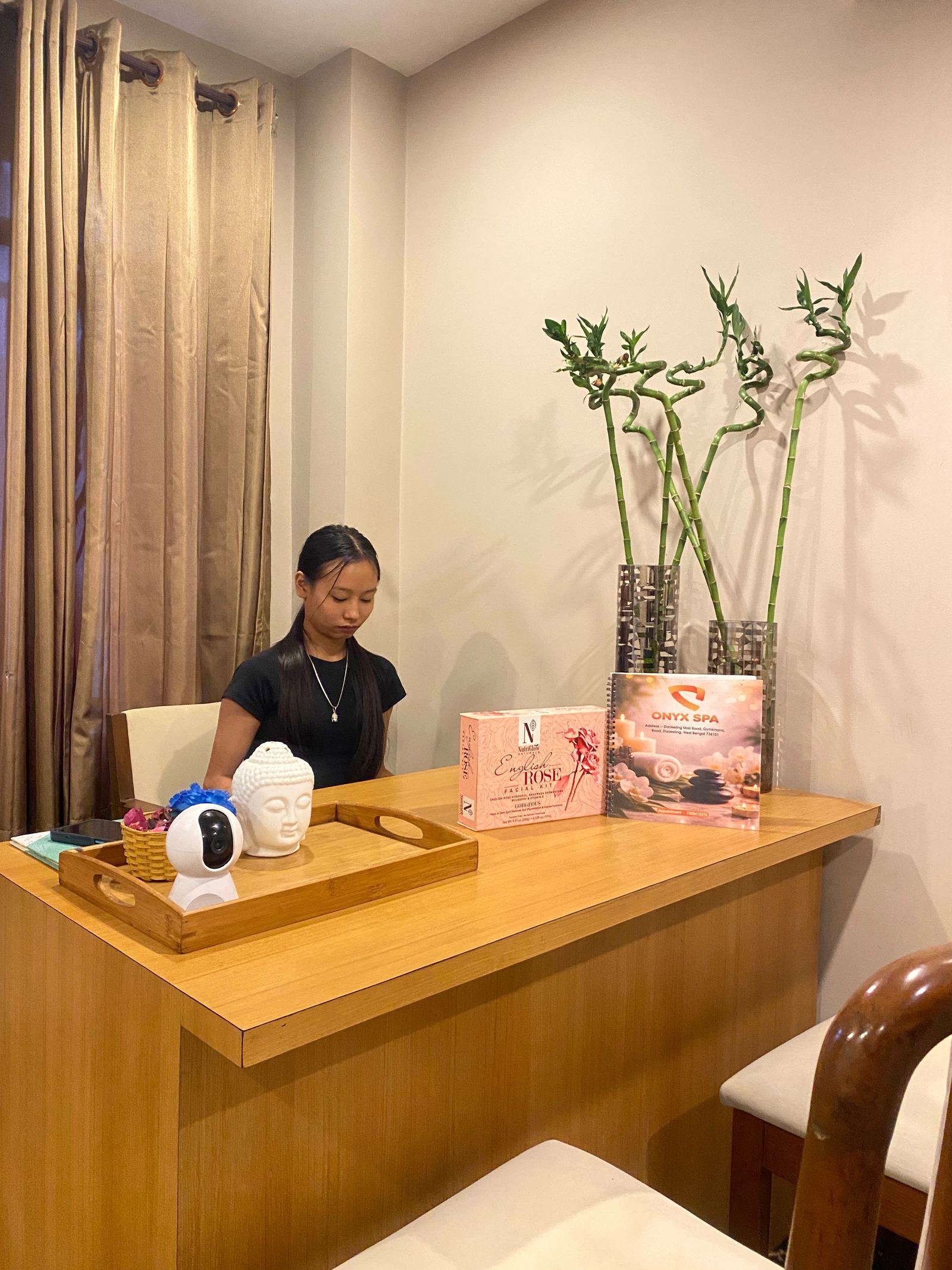 ONYX SPA Darjeeling reception desk